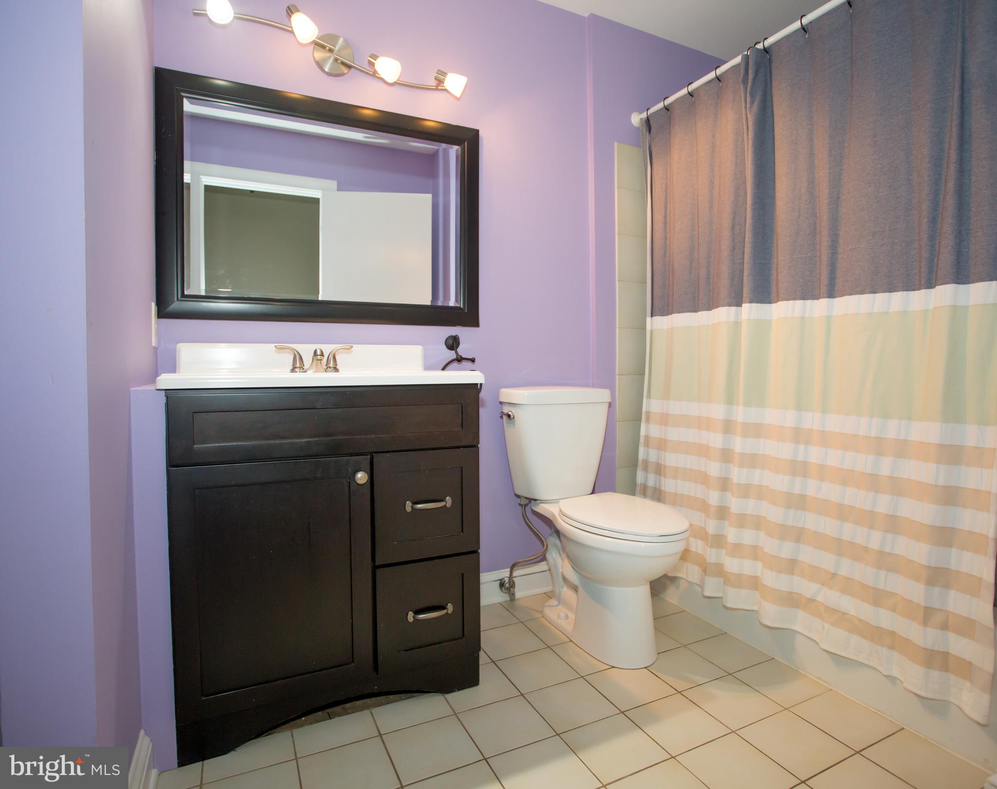 49 Bancroft Mills Road, Unit P9 Wilmington, DE 19806 - Photo 22 of 23 Upper-Level bathroom