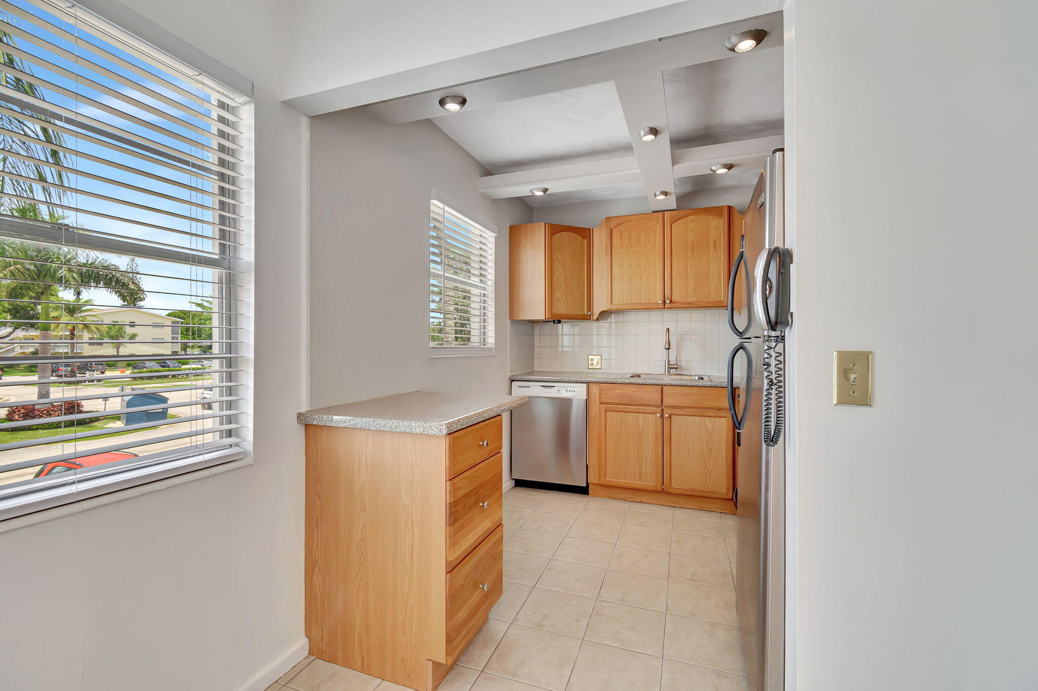 99 Fanshaw C Boca Raton, FL 33434 - Photo 8 of 93 10-web-or-mls-DSC_0160