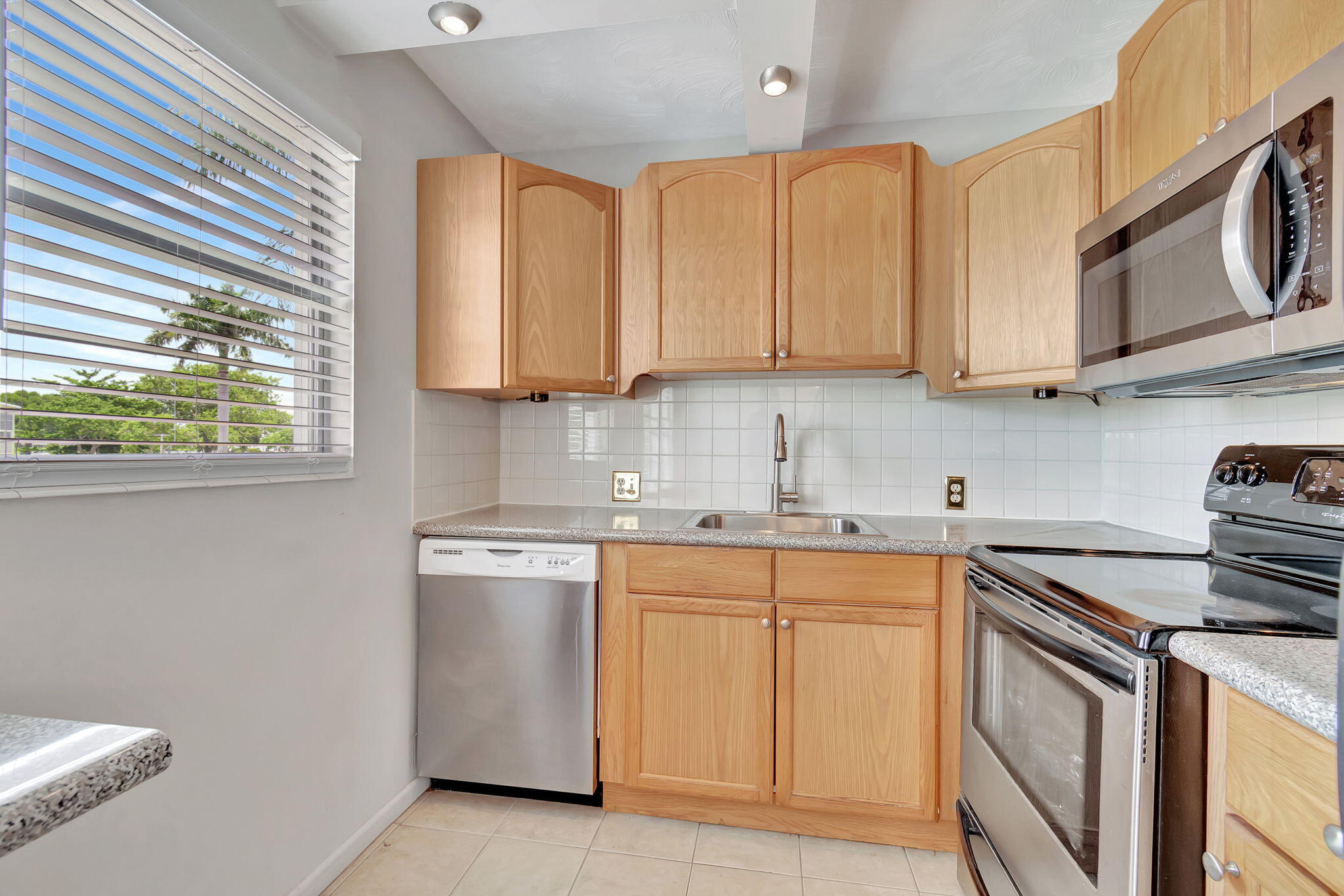 99 Fanshaw C Boca Raton, FL 33434 - Photo 10 of 93 12-web-or-mls-DSC_0175