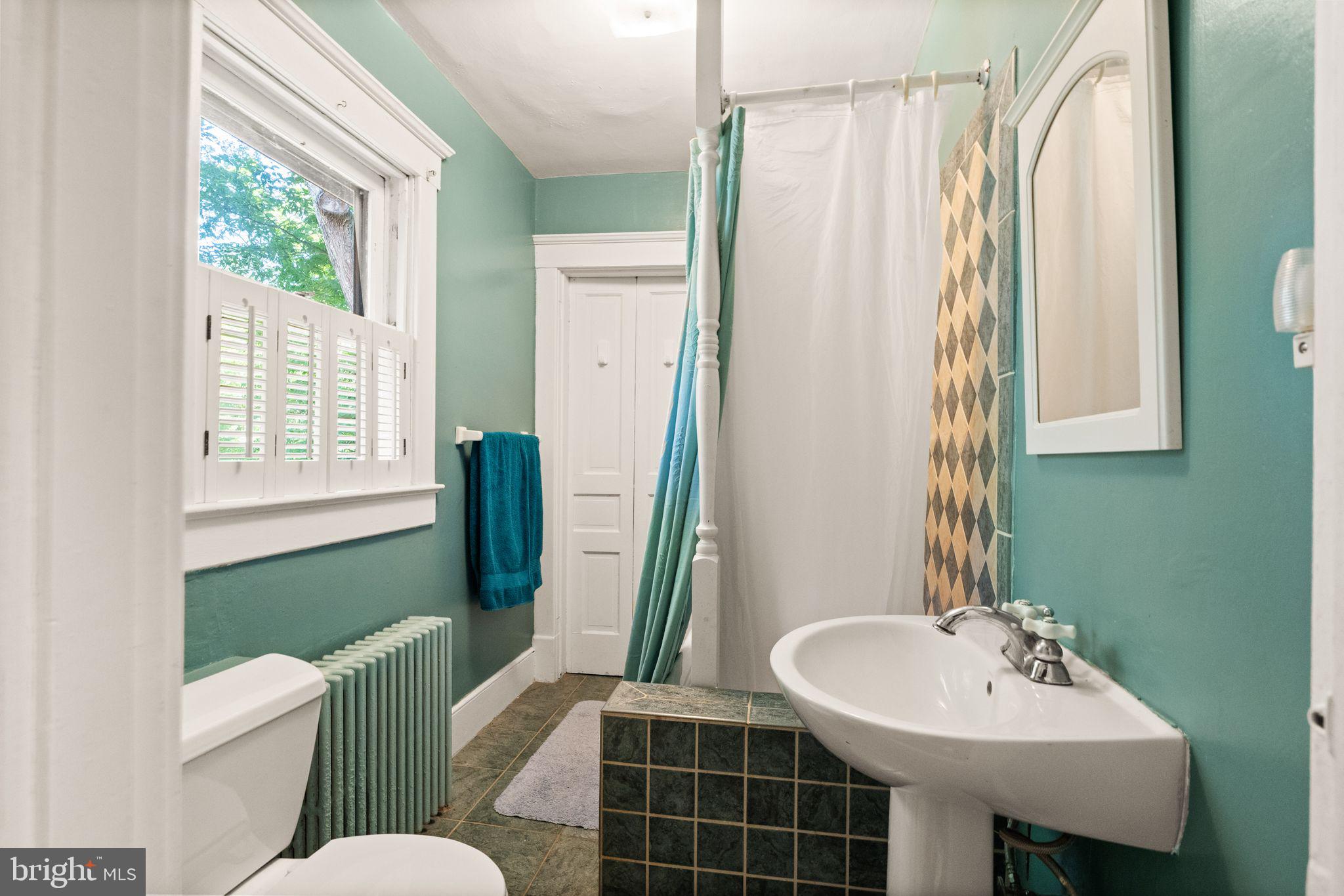5102 Weston Road Warrenton, VA 20187 - Photo 42 of 65 Bright upper level full bath