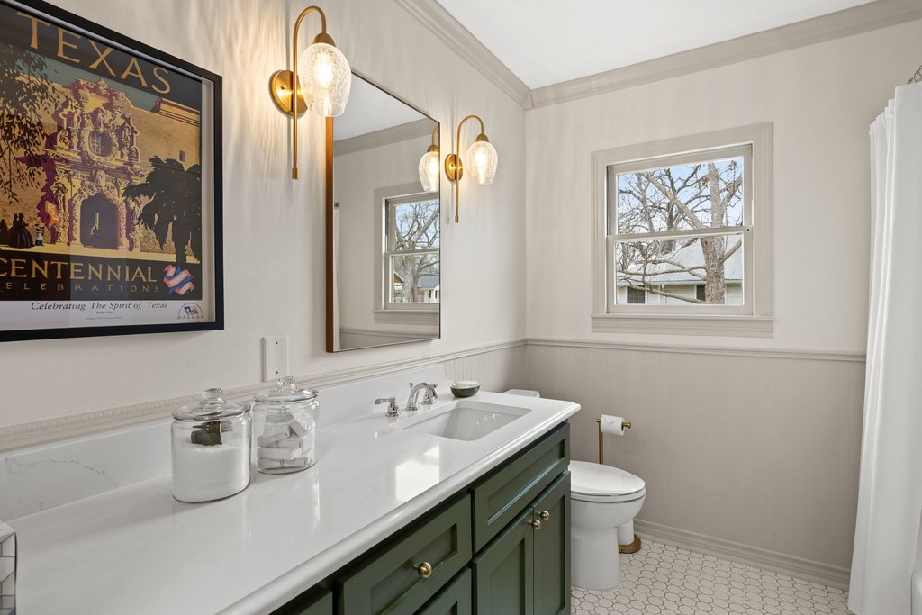 1905 South Church Street Georgetown, TX 78626 - Photo 16 of 28 Jack & Jill bathroom