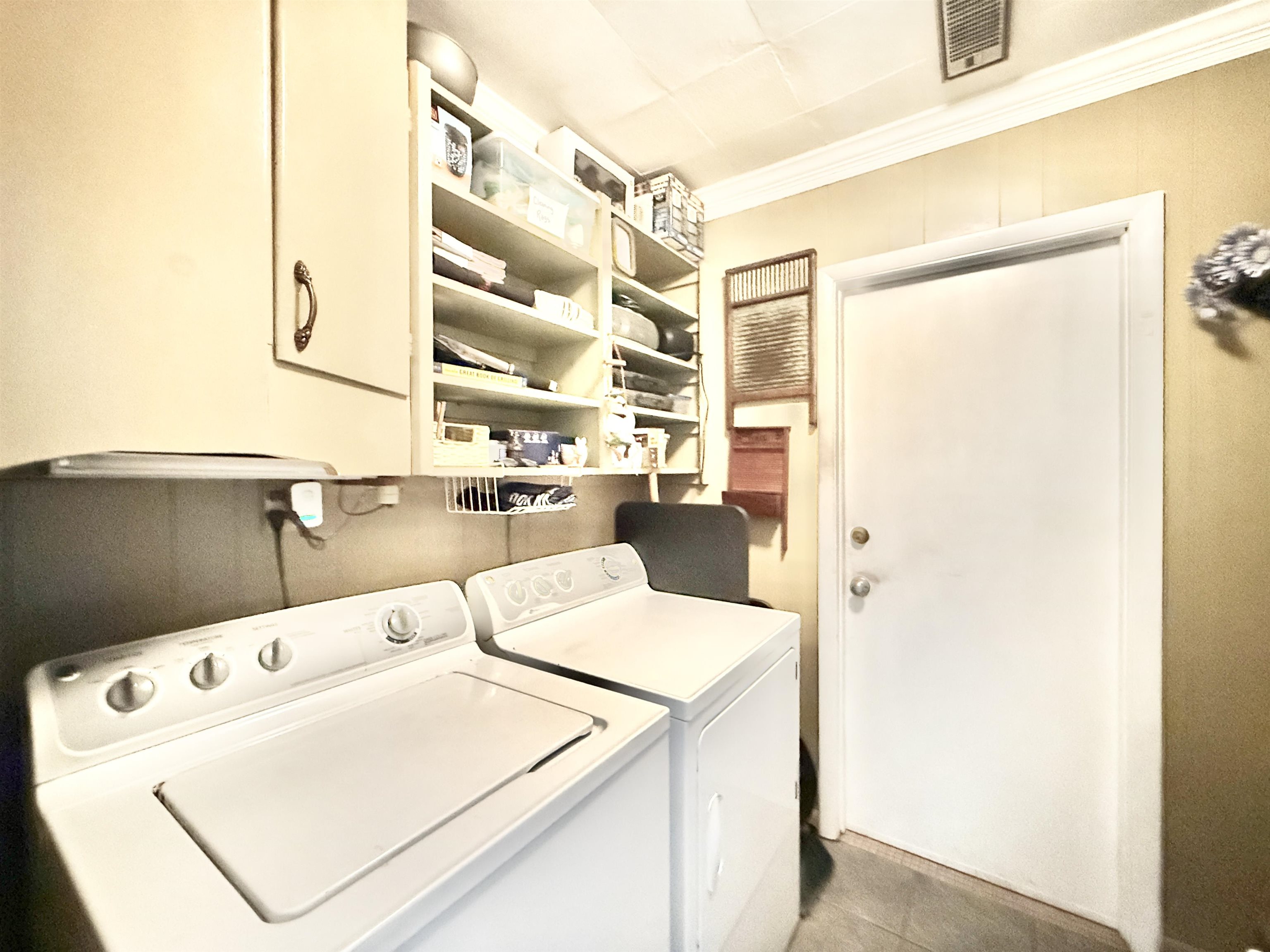 506 Hagen Road South Dennis, NJ 08210 - Photo 11 of 46 a utility room with dryer and washer