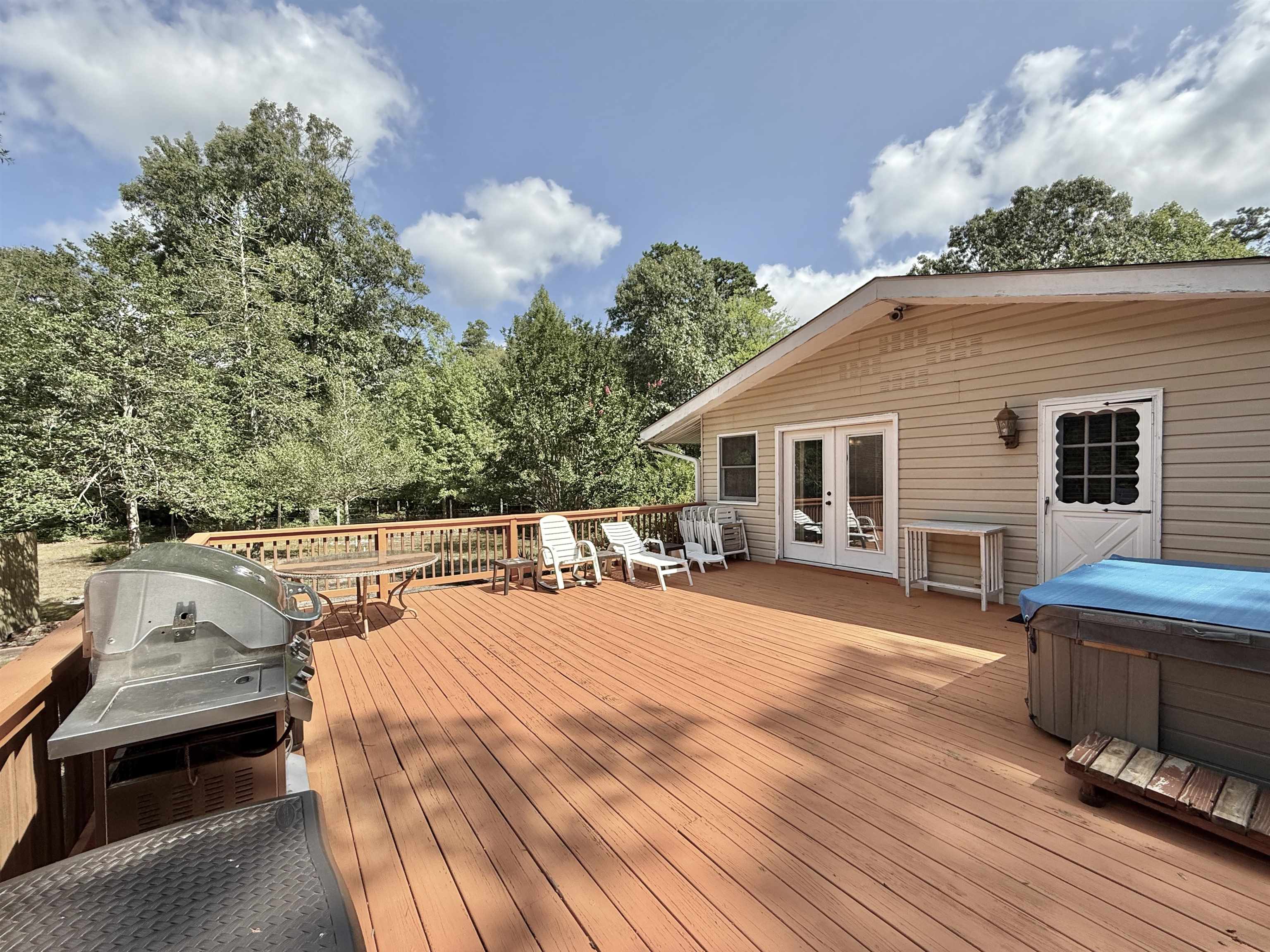 506 Hagen Road South Dennis, NJ 08210 - Photo 10 of 49 a balcony with wooden floor and furniture