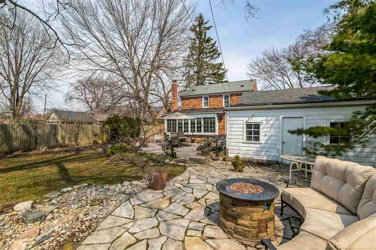 1361 Oxford Road Grosse Pointe, MI 48236 - Photo 32 of 40 31345181-31.JPG