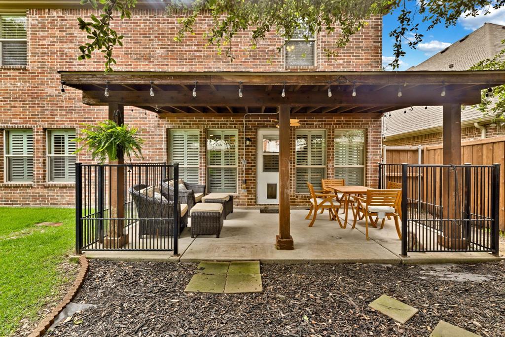 1701 Meadow Ranch Road McKinney, TX 75071 - Photo 32 of 40 a view of a patio with a table and chairs
