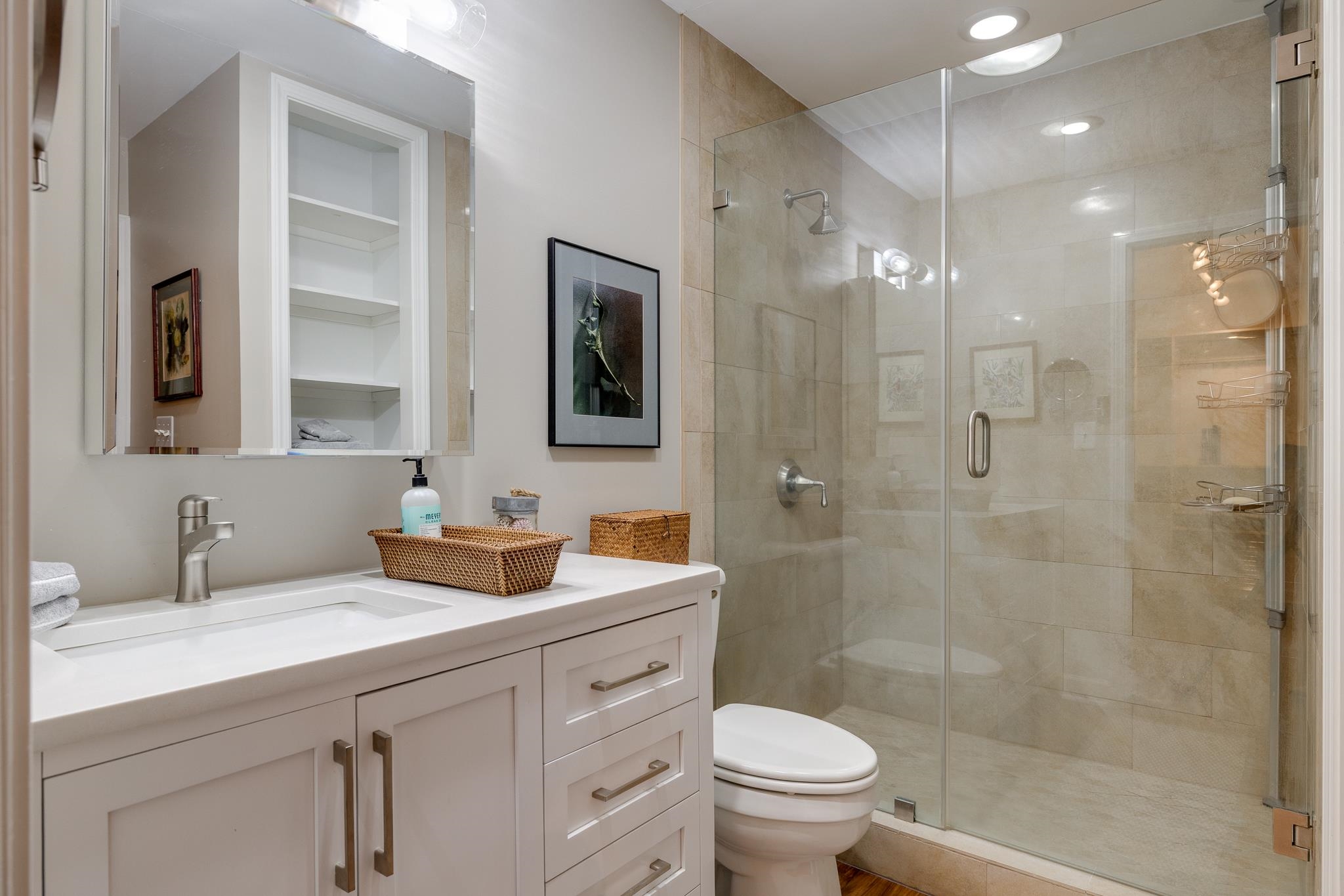 726 Hedgegrove Drive, Unit 3 Memphis, TN 38117 - Photo 12 of 30 a bathroom with a sink a toilet and shower
