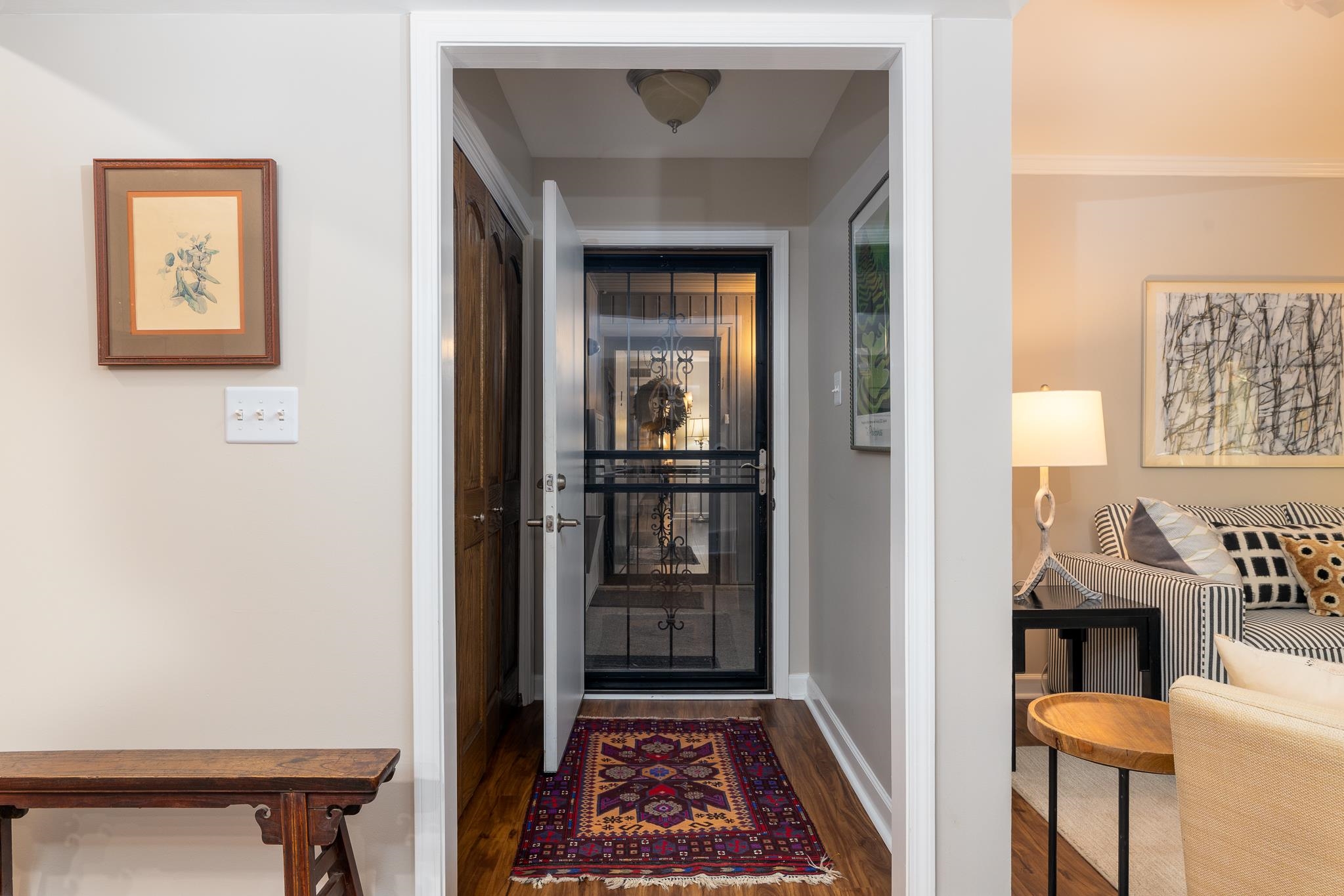 726 Hedgegrove Drive, Unit 3 Memphis, TN 38117 - Photo 17 of 30 a view of an entryway with sitting area