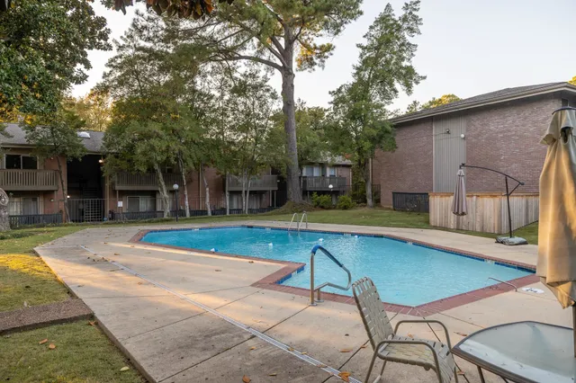 $215,000 | 726 Hedgegrove Drive, Unit 3, Memphis, TN 38117