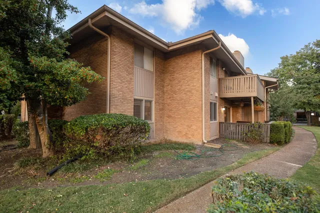 $215,000 | 726 Hedgegrove Drive, Unit 3, Memphis, TN 38117
