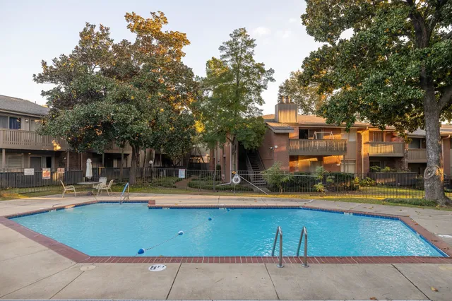 $215,000 | 726 Hedgegrove Drive, Unit 3, Memphis, TN 38117