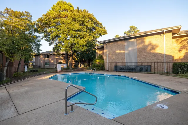 $215,000 | 726 Hedgegrove Drive, Unit 3, Memphis, TN 38117