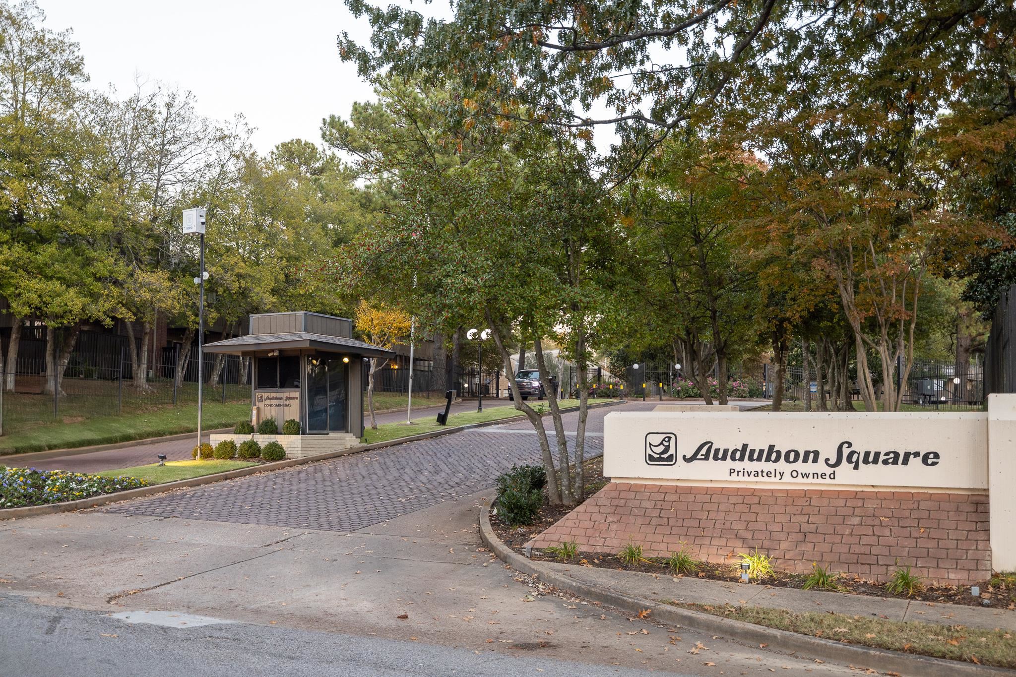 726 Hedgegrove Drive, Unit 3 Memphis, TN 38117 - Photo 27 of 30 a view of a park with large trees
