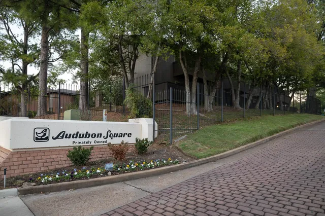 $215,000 | 726 Hedgegrove Drive, Unit 3, Memphis, TN 38117