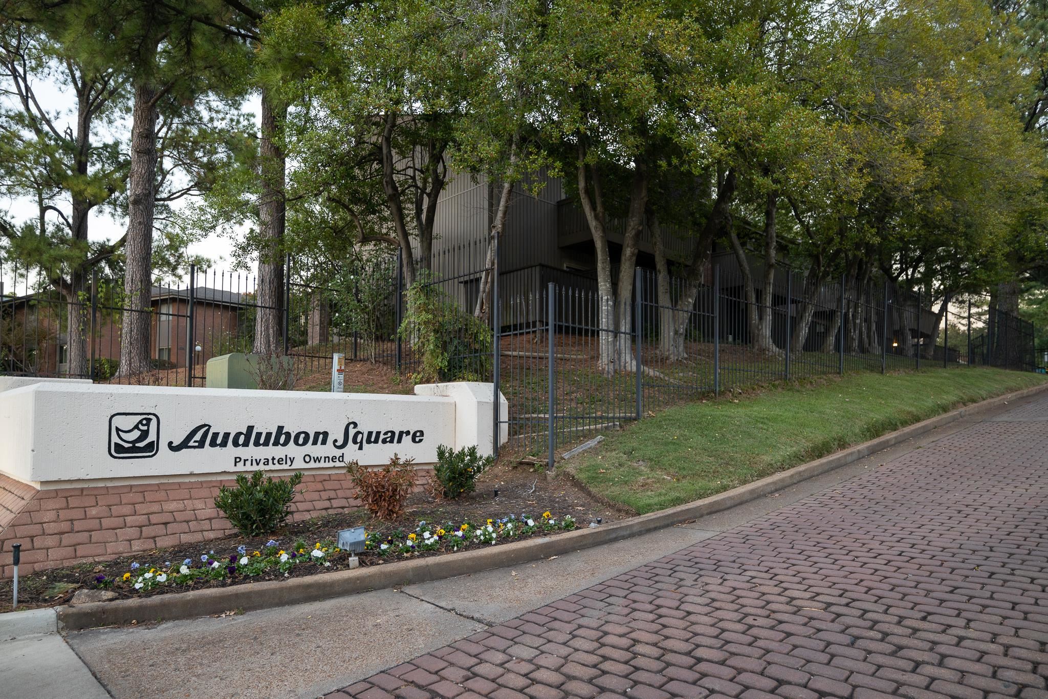 726 Hedgegrove Drive, Unit 3 Memphis, TN 38117 - Photo 30 of 30 a sign on the side of a park