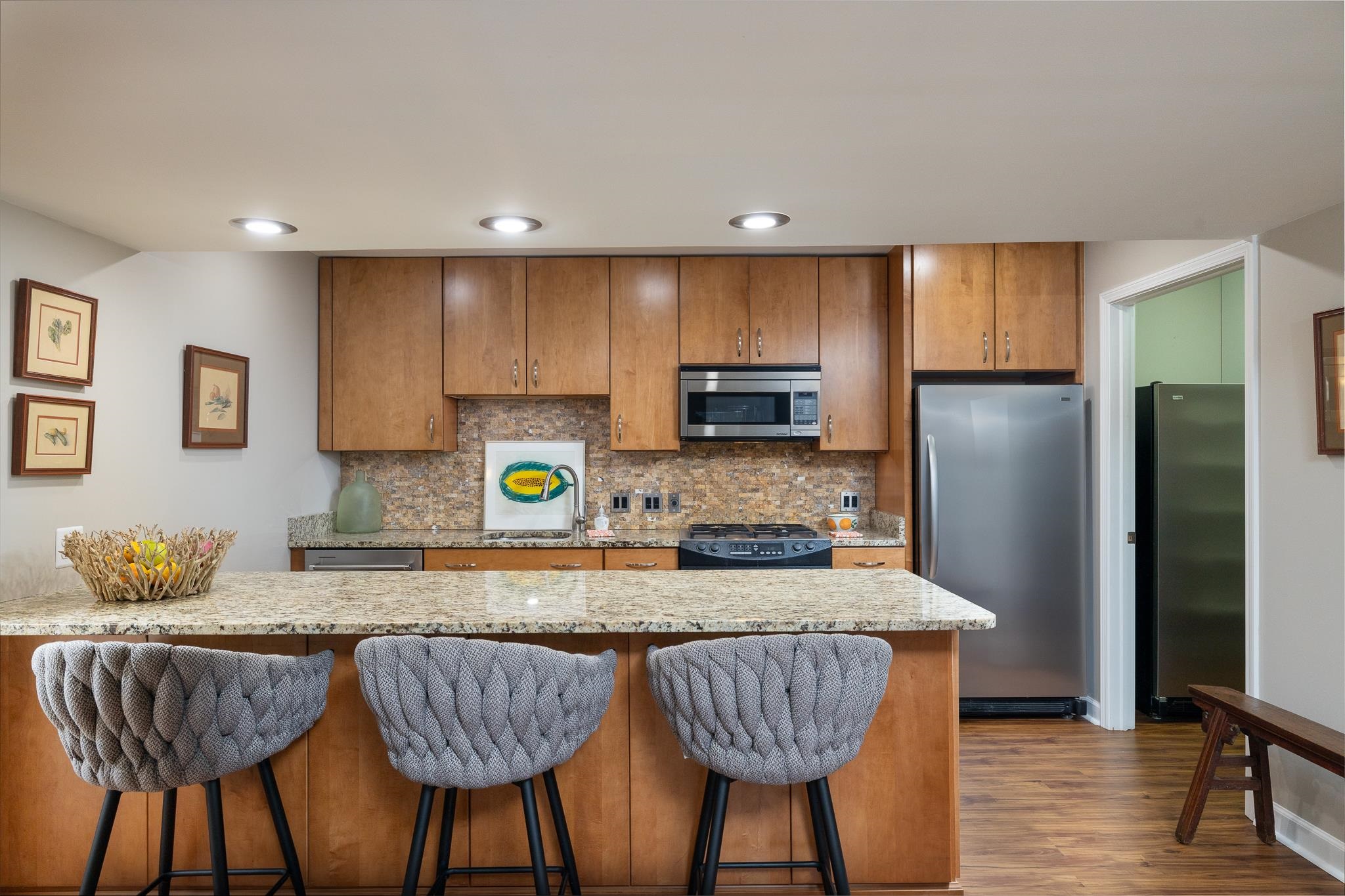 726 Hedgegrove Drive, Unit 3 Memphis, TN 38117 - Photo 5 of 30 a kitchen with granite countertop a table chairs microwave and refrigerator