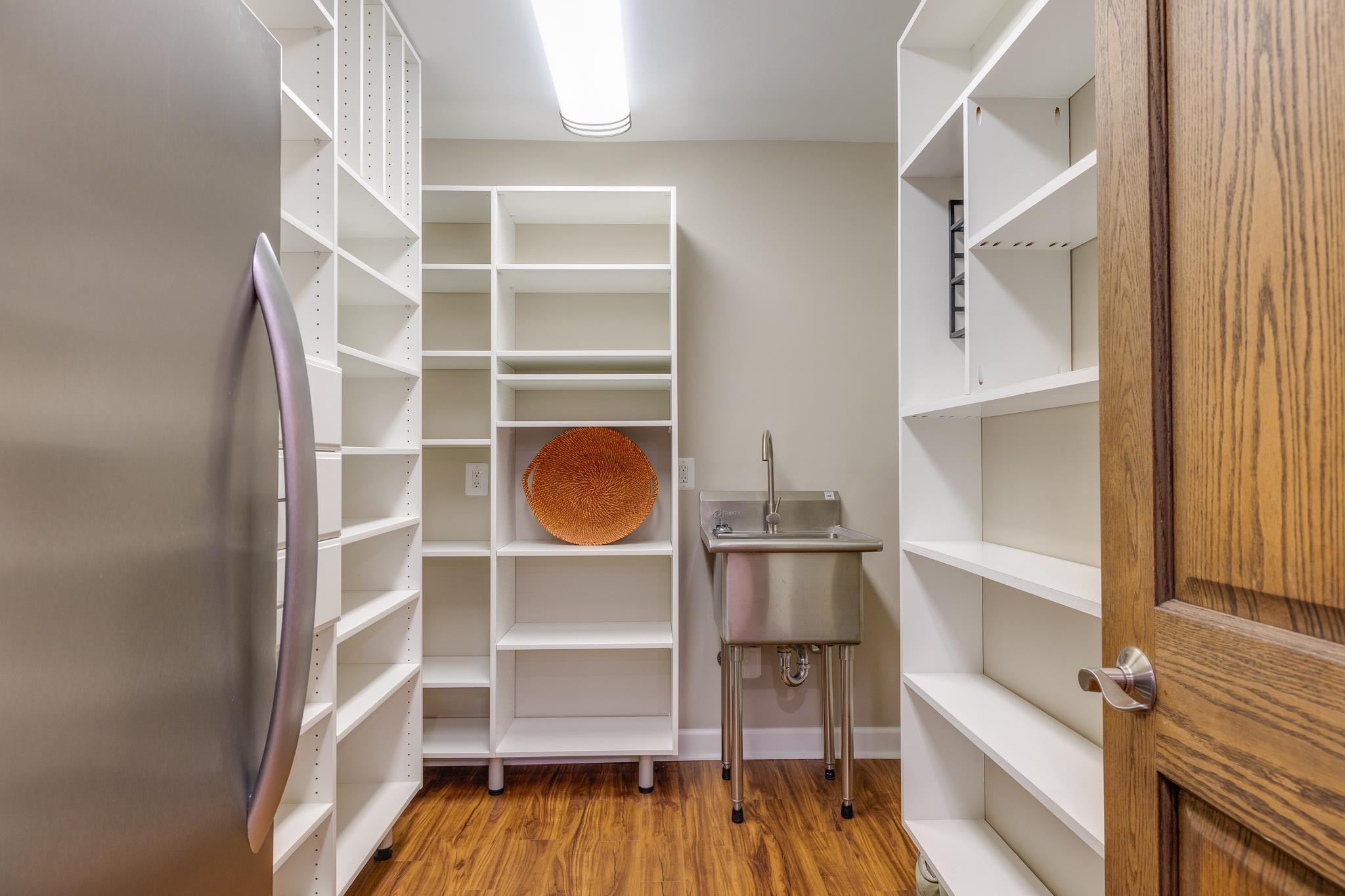 726 Hedgegrove Drive, Unit 3 Memphis, TN 38117 - Photo 9 of 30 a view of walk in closet with empty racks