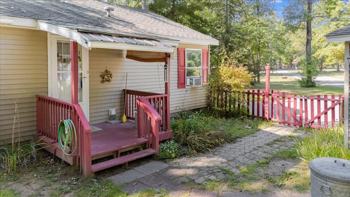 8200 Chain Lake Road South Branch, MI 48761 - Photo 4 of 45