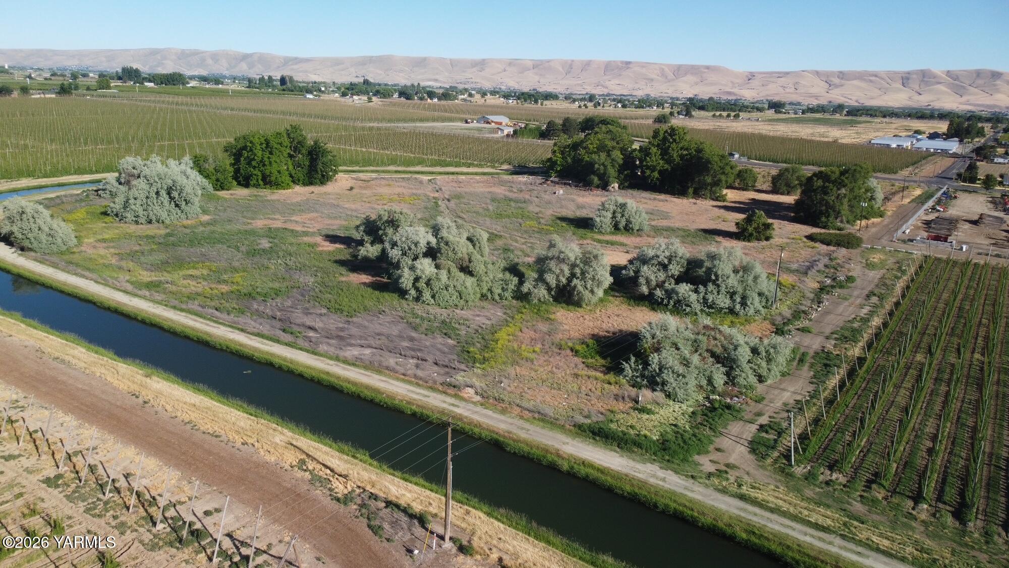 180002 West King Tull Road Grandview, WA 98930 - Photo 2 of 4 2