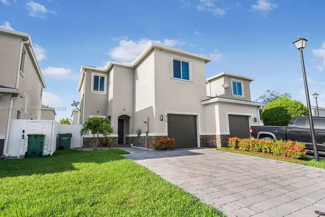 $435,000 | 879 Southeast 19th Street, Homestead, FL 33034