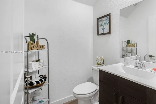 $435,000 | 879 Southeast 19th Street, Homestead, FL 33034