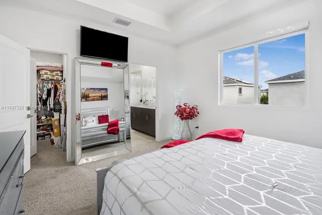 $435,000 | 879 Southeast 19th Street, Homestead, FL 33034