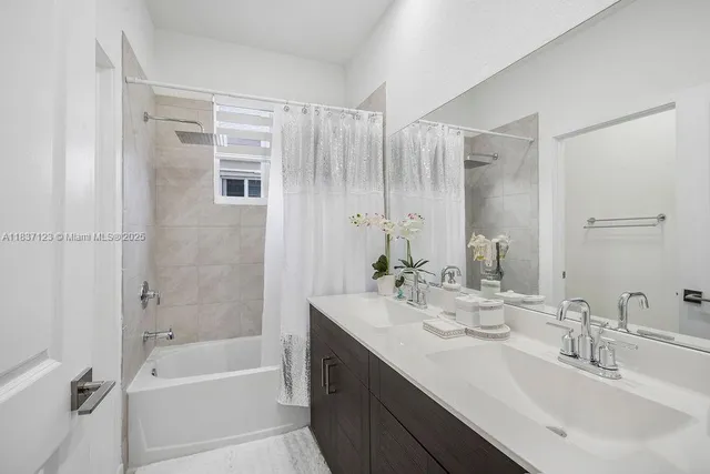 $435,000 | 879 Southeast 19th Street, Homestead, FL 33034