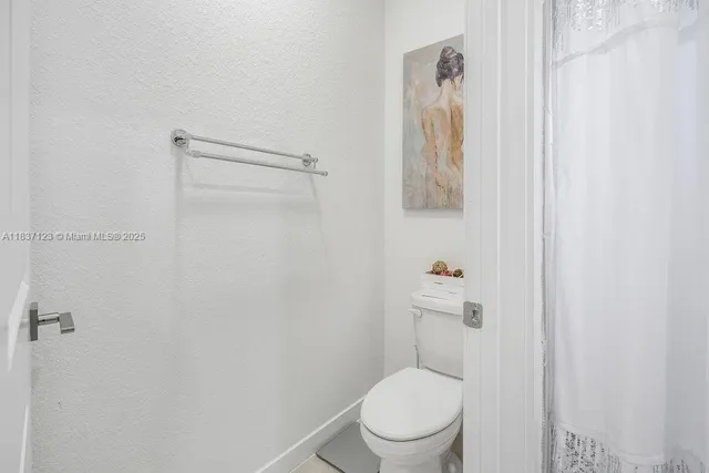 $435,000 | 879 Southeast 19th Street, Homestead, FL 33034