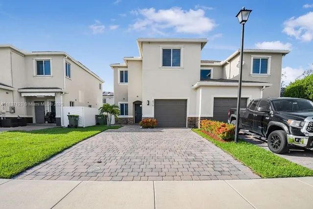 $435,000 | 879 Southeast 19th Street, Homestead, FL 33034