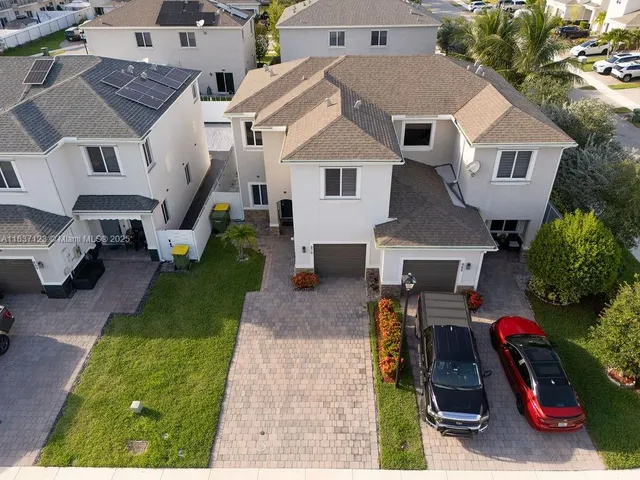 $435,000 | 879 Southeast 19th Street, Homestead, FL 33034