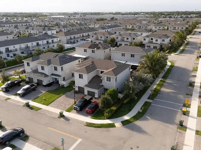 $435,000 | 879 Southeast 19th Street, Homestead, FL 33034