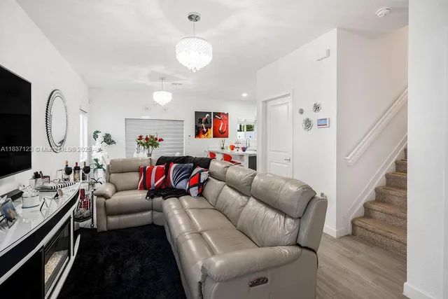 $435,000 | 879 Southeast 19th Street, Homestead, FL 33034