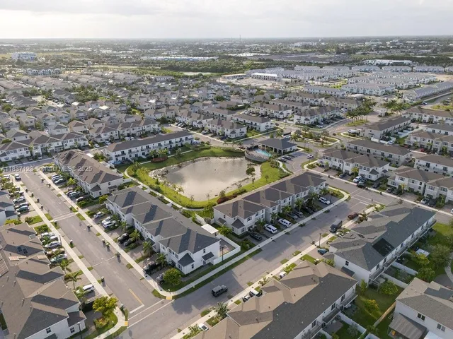 $435,000 | 879 Southeast 19th Street, Homestead, FL 33034