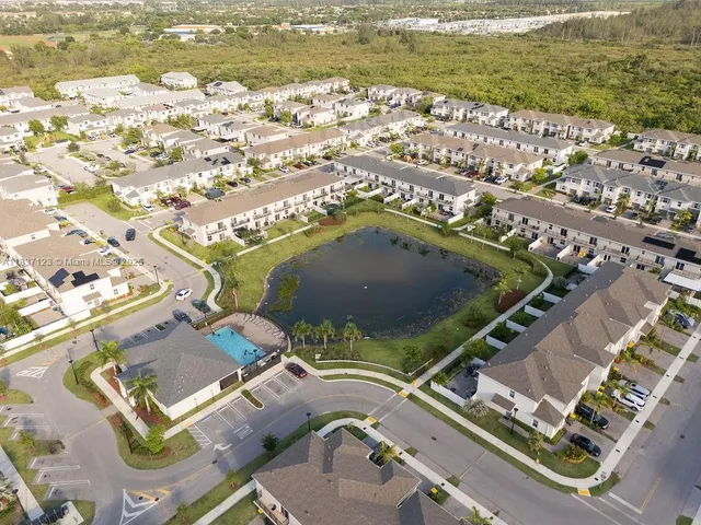 $435,000 | 879 Southeast 19th Street, Homestead, FL 33034