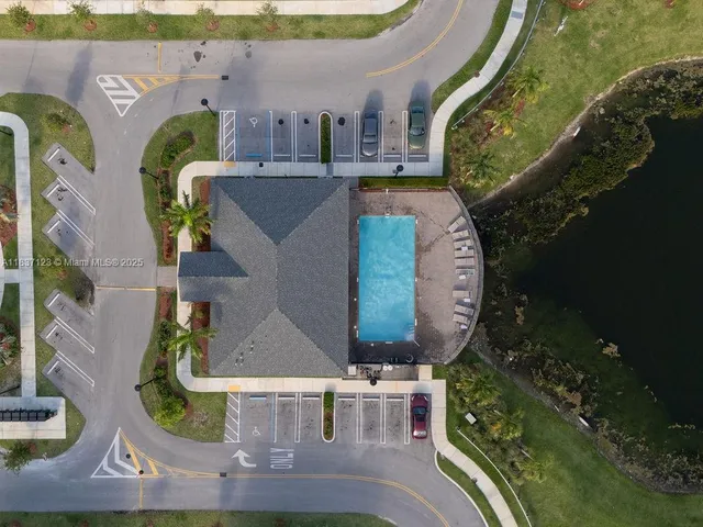 $435,000 | 879 Southeast 19th Street, Homestead, FL 33034