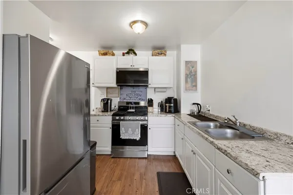 $1,100,000 | 1534 East Broadway, Glendale, CA 91205