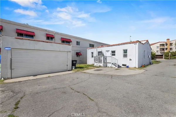 $1,100,000 | 1534 East Broadway, Glendale, CA 91205