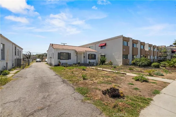 $1,100,000 | 1534 East Broadway, Glendale, CA 91205