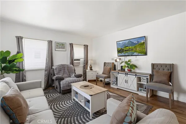 $1,100,000 | 1534 East Broadway, Glendale, CA 91205