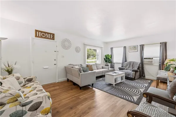 $1,100,000 | 1534 East Broadway, Glendale, CA 91205