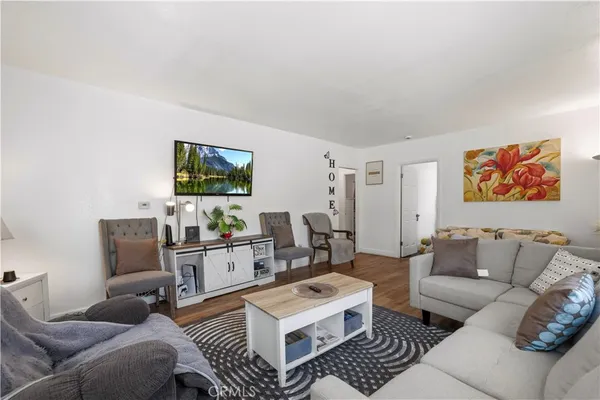 $1,100,000 | 1534 East Broadway, Glendale, CA 91205