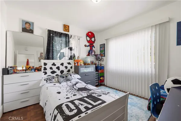 $1,100,000 | 1534 East Broadway, Glendale, CA 91205