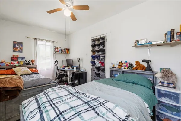 $1,100,000 | 1534 East Broadway, Glendale, CA 91205