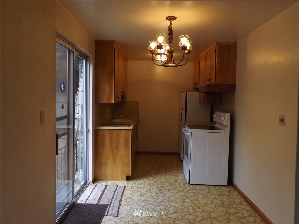 4215 Whitman Avenue North Seattle, WA 98103 - Photo 2 of 16