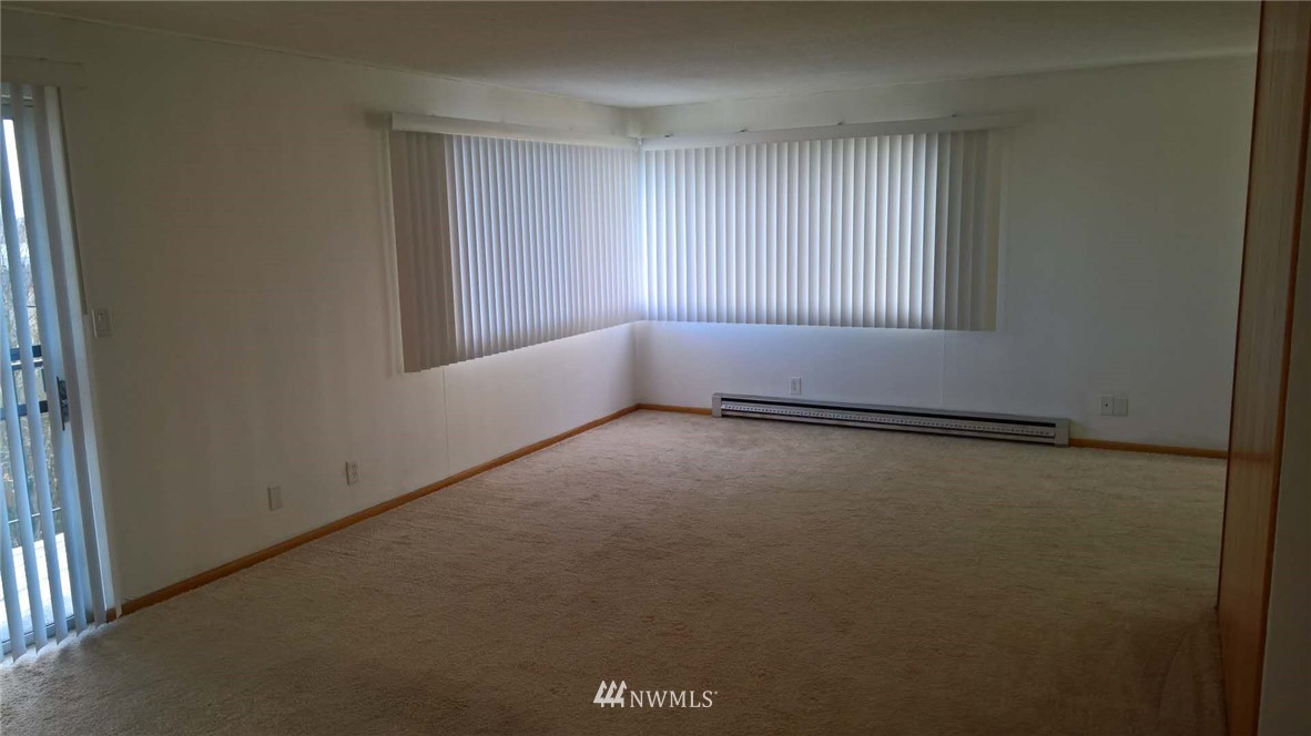 4215 Whitman Avenue North Seattle, WA 98103 - Photo 9 of 16 an empty room with windows