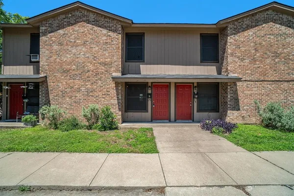 $1,600 | 3301 Aurora Street, Unit B, Haltom City, TX 76117