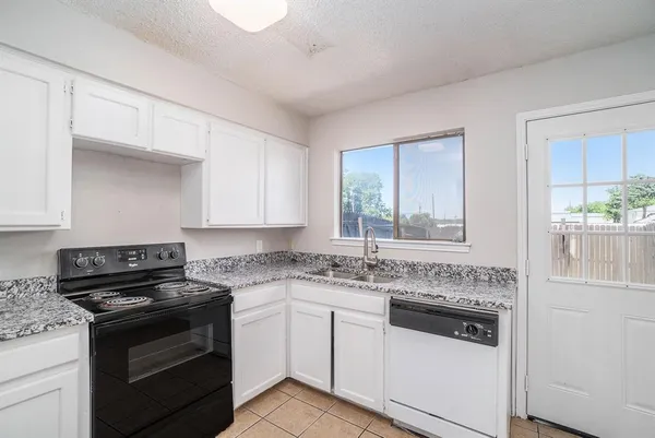 $1,600 | 3301 Aurora Street, Unit B, Haltom City, TX 76117