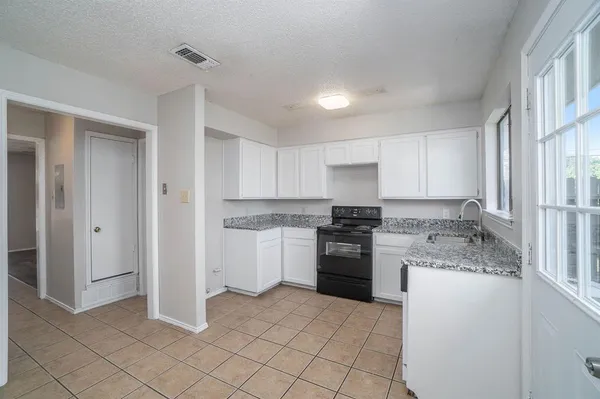 $1,600 | 3301 Aurora Street, Unit B, Haltom City, TX 76117