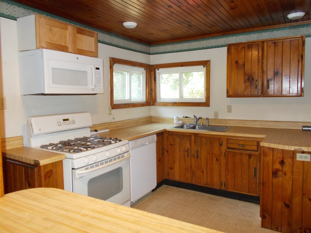 589 Florence Road Northampton, MA 01062 - Photo 5 of 18