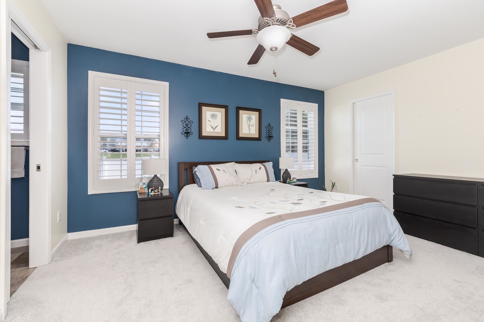 212 Springdale Avenue Bloomington, IL 61704 - Photo 15 of 37 a bedroom with a large bed and a window