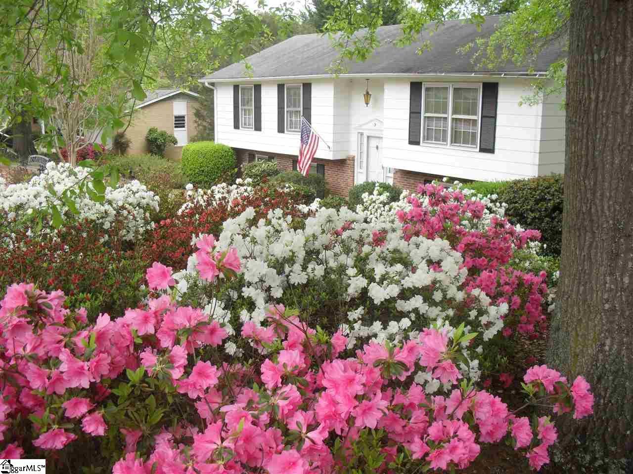 9 East Chaucer Road Greenville, SC 29617 - Photo 1 of 8 Gallery Image 1